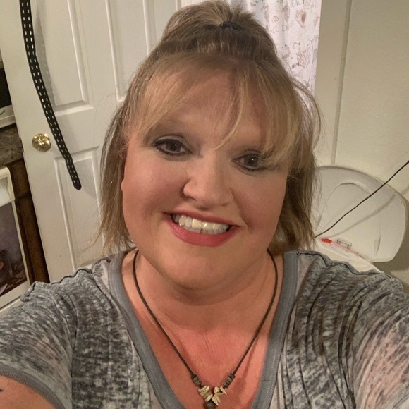 Meet your Posher, Renee - Picture 3 of 3